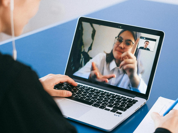 thumbnail of Comment Trouver un Emploi en Ligne : Guide Complet pour Réussir